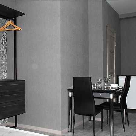 Solo Apartment Virmenska Kiev Buitenkant foto
