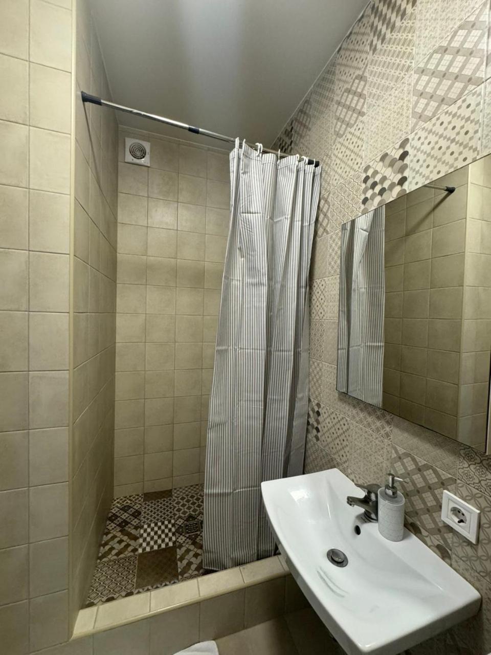 Solo Apartment Virmenska Kiev Buitenkant foto